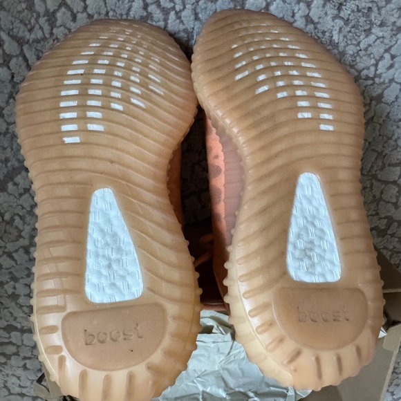 Yeezy Boost 350 V2 main image 7